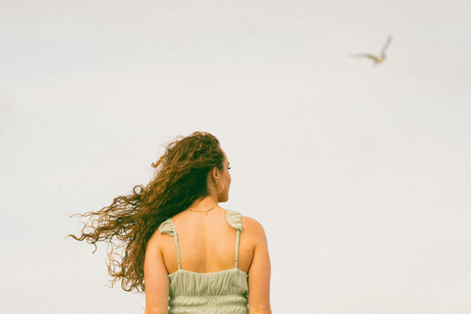 DIY ACV Hair Rinse: A Natural Solution for Shiny Locks